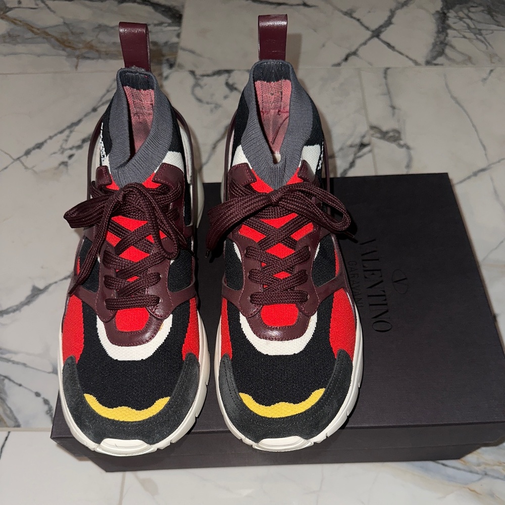 Men’s Valentino lace up sneaker